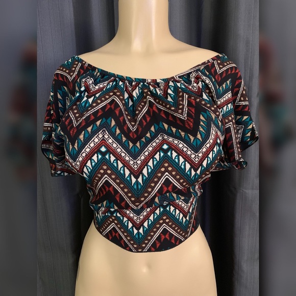 a'gaci Tops - A’gaci Tribal Design Crop Top